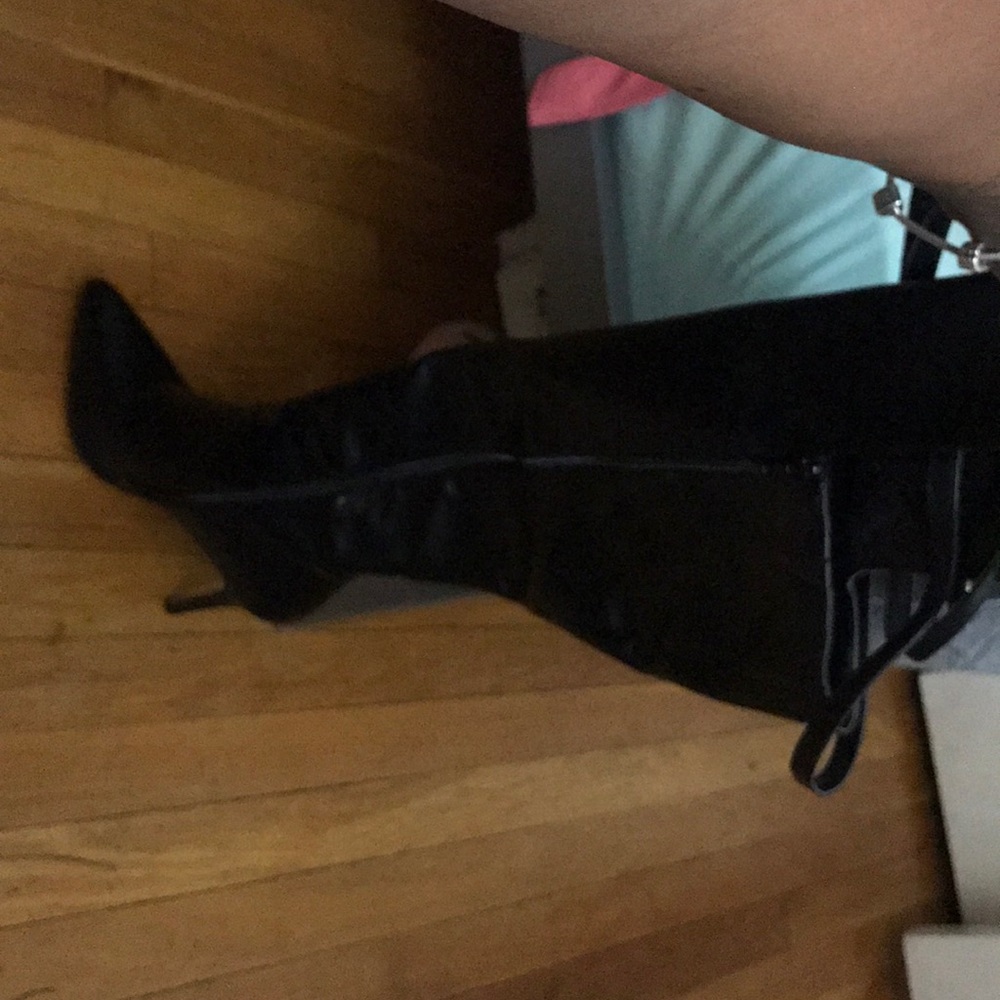 Women’s over the knee boot
